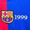 Zoom sur les logos du maillot Barca 1999