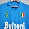 Zoom sur les logos et col du maillot vintage Naples Domicile 1987/1988