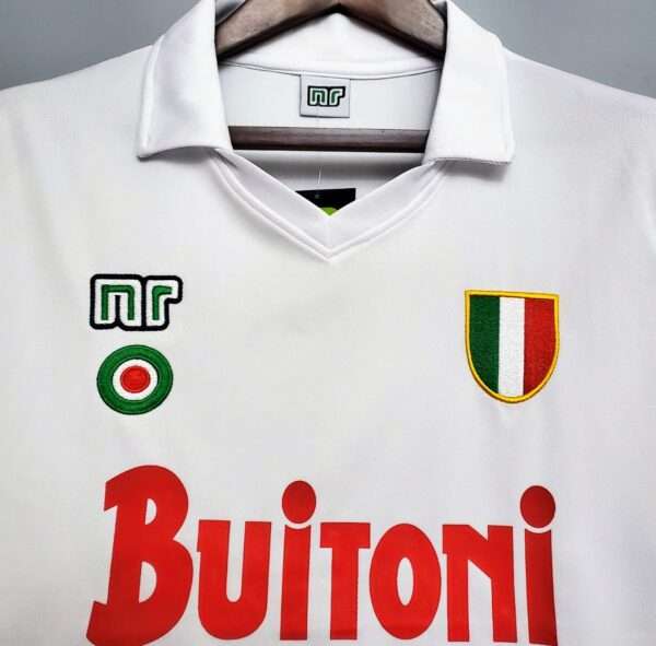 Zoom sur les logos et col du maillot vintage Naples Extérieur 1987/1988