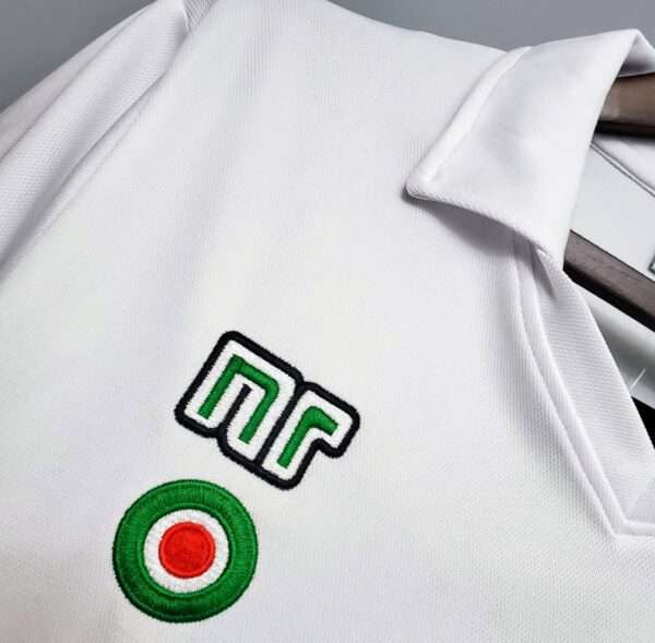 Zoom sur les logos du maillot vintage Naples Extérieur 1987/1988