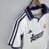 Vue sur la manche et col du maillot Real Madrid 2001