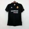 Vue avant du maillot vintage Real Madrid Extérieur 2002/2003.