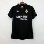 Vue avant du maillot vintage Real Madrid Extérieur 2002/2003.