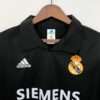 Zoom sur les logo du Real Madrid Extérieur 2002/2003.