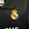 Zoom sur le logo du Real Madrid Extérieur 2002/2003.