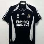 Vue avant du maillot vintage Real Madrid Extérieur 2006/2007