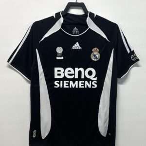 Vue avant du maillot vintage Real Madrid Extérieur 2006/2007