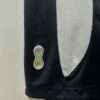 Zoom sur les coutures du maillot vintage Real Madrid Extérieur 2006/2007