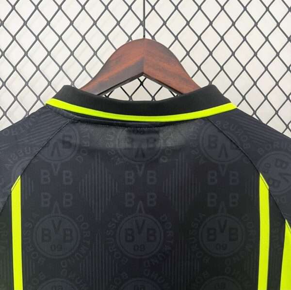 Zoom sur le col du maillot vintage Borussia Dortmund Extérieur 1996/1997