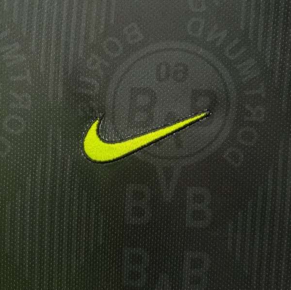 Zoom sur le logo du maillot vintage Borussia Dortmund Extérieur 1996/1997
