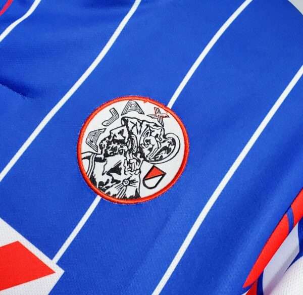 Zoom sur le logo du maillot vintage Ajax Amsterdam Extérieur 1989/1990