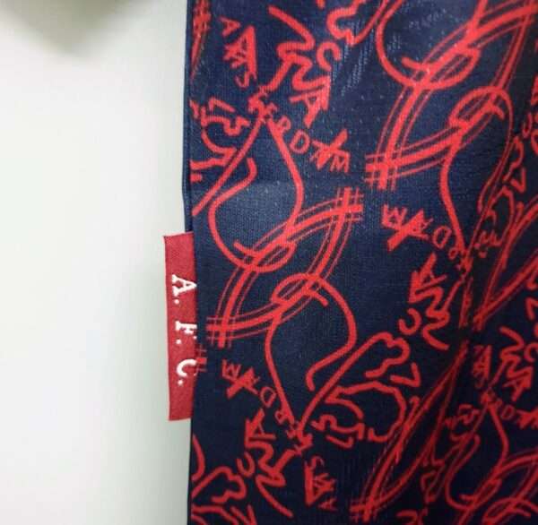 Zoom sur les coutures du maillot vintage Ajax Amsterdam Extérieur 1994/1995