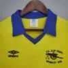 Zoom sur les logos et col du maillot vintage Arsenal Finale Coupe d'Angleterre 1979