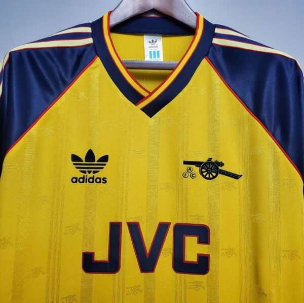Zoom sur le col et logos du maillot vintage Arsenal Extérieur 1988/1991