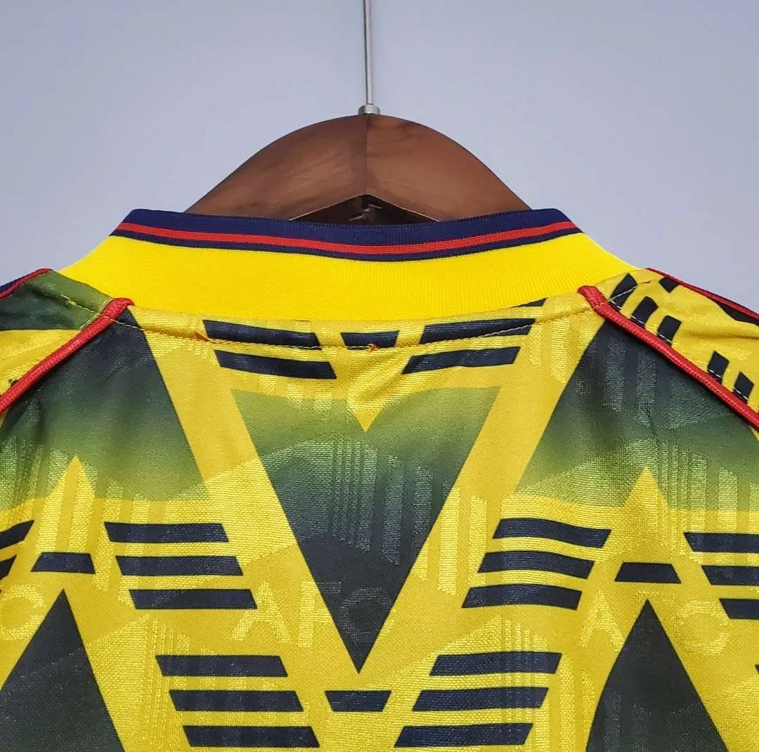 Zoom sur le col du maillot vintage Arsenal Extérieur 1991/1993