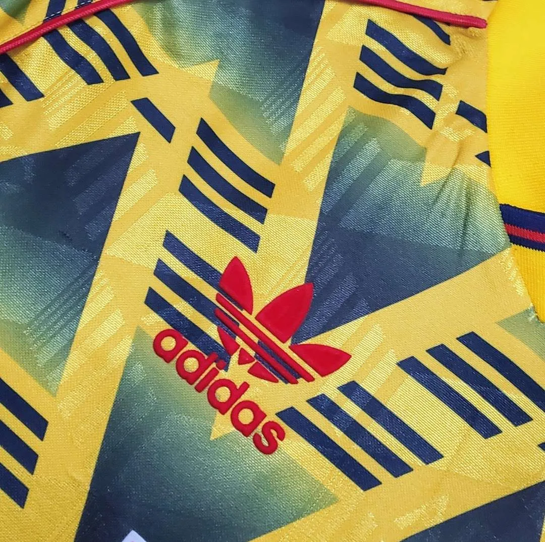 Zoom sur le logo du maillot vintage Arsenal Extérieur 1991/1993