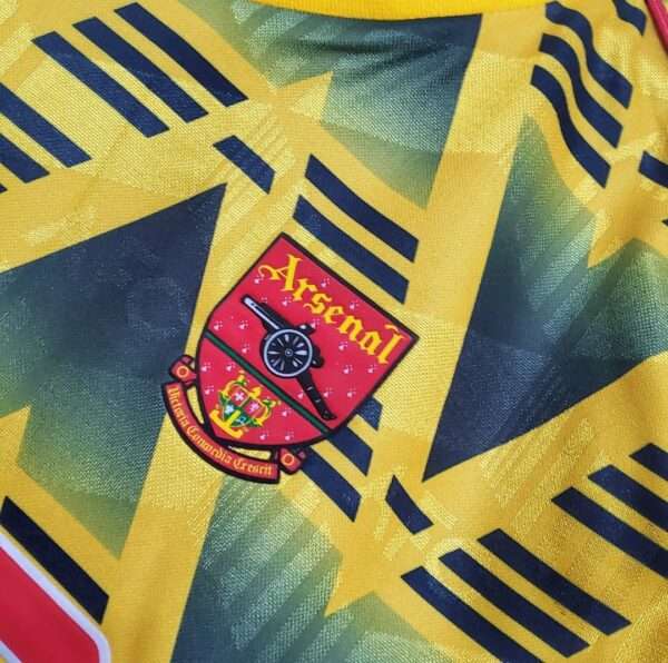 Zoom sur le logo du maillot vintage Arsenal Extérieur 1991/1993