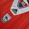 Présente le col et logo du maillot vintage Arsenal Domicile 1992/1994