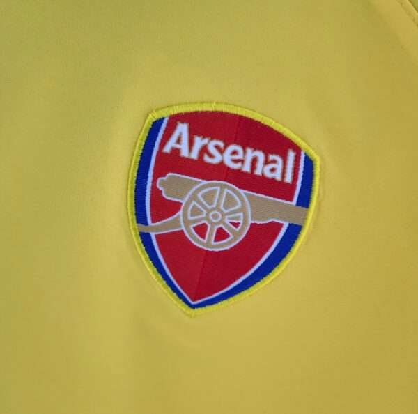Zoom sur le logo du maillot vintage Arsenal Extérieur 2003/2005