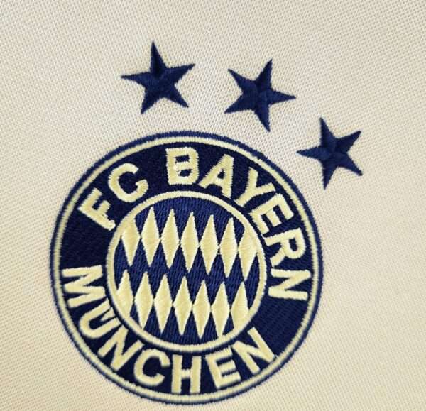 Zoom sur le logo du maillot vintage Bayern Munich Extérieur 2004/2006