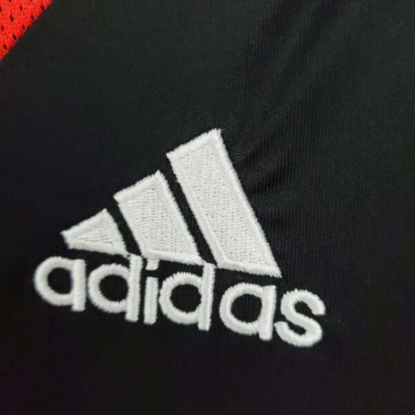 Zoom sur le logo du maillot vintage Benfica Extérieur 2009/2010