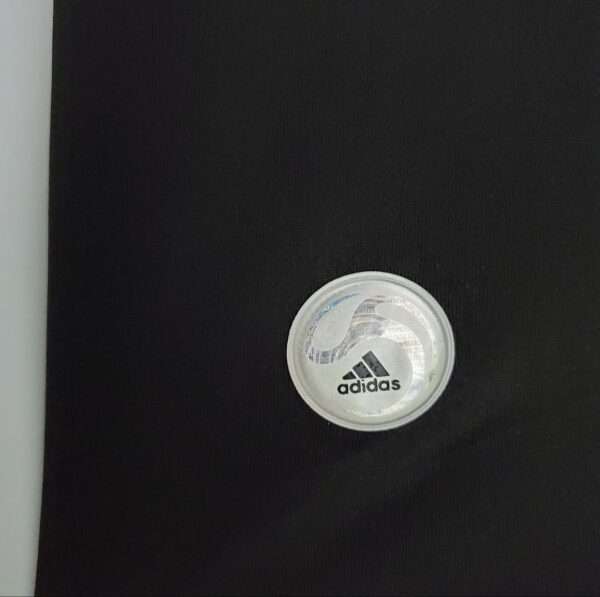 Zoom sur le logo du maillot vintage Benfica Extérieur 2009/2010