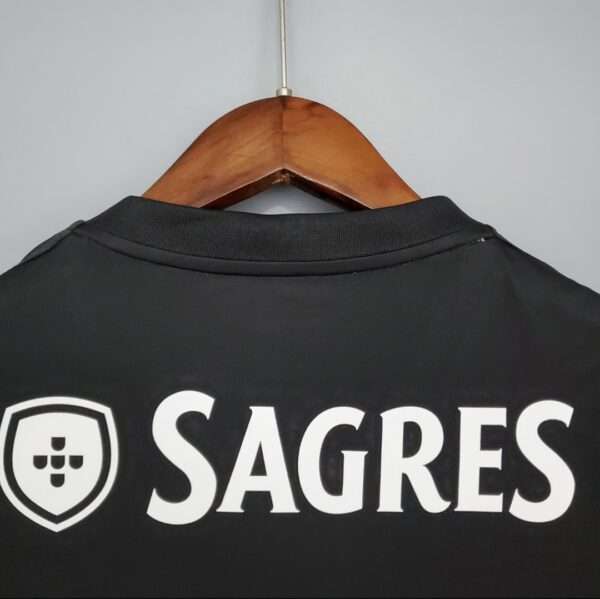 Vue sur le col du maillot vintage Benfica Extérieur 2013/2014