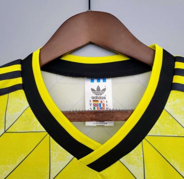 Présente le col du maillot vintage Borussia Dortmund Domicile 1988/1989