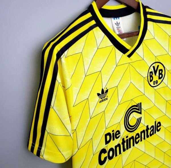 Zoom sur la manche et col du maillot vintage Borussia Dortmund Domicile 1988/1989