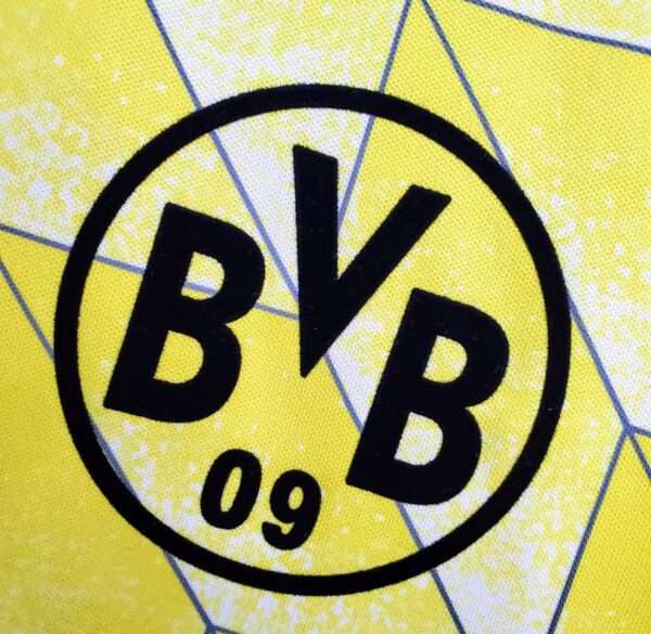 Zoom sur le logo du maillot vintage Borussia Dortmund Domicile 1988/1989