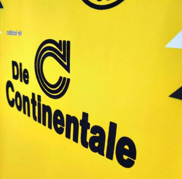 Zoom sur les logos du maillot vintage Borussia Dortmund "Coupe d'Allemagne" 1988/1989