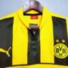 Zoom sur les logos et col du maillot vintage Borussia Dortmund "Ligue des Champions" 2012/2013