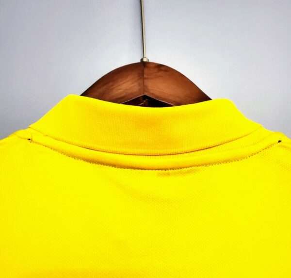Zoom sur le col du maillot vintage Borussia Dortmund "Ligue des Champions" 2012/2013