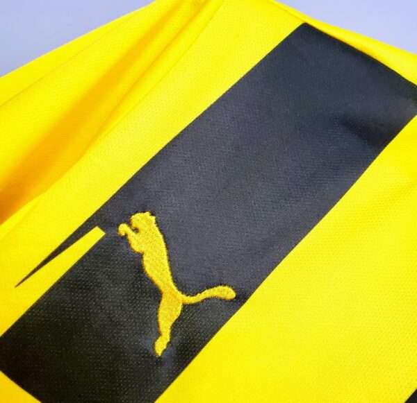 Zoom sur le logo du maillot vintage Borussia Dortmund "Ligue des Champions" 2012/2013