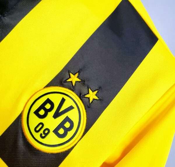 Zoom sur le logo du maillot vintage Borussia Dortmund "Ligue des Champions" 2012/2013