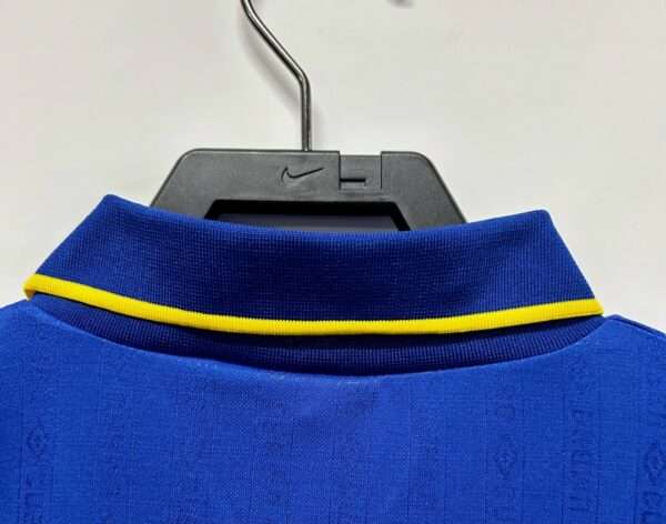 Présente le col du maillot vintage Chelsea Domicile 1995/1997