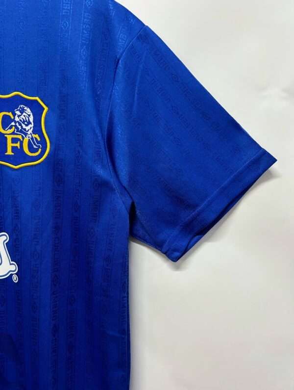 Zoom sur la manche du maillot vintage Chelsea Domicile 1995/1997