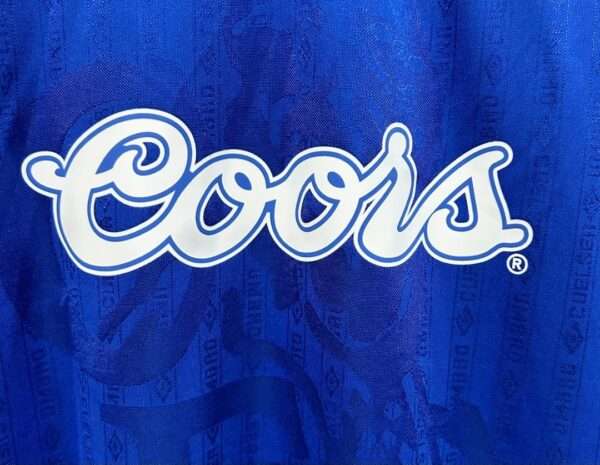 Zoom sur le logo du maillot vintage Chelsea Domicile 1995/1997