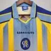 Zoom sur le col et les logos du maillot vintage Chelsea Extérieur 1996/1998