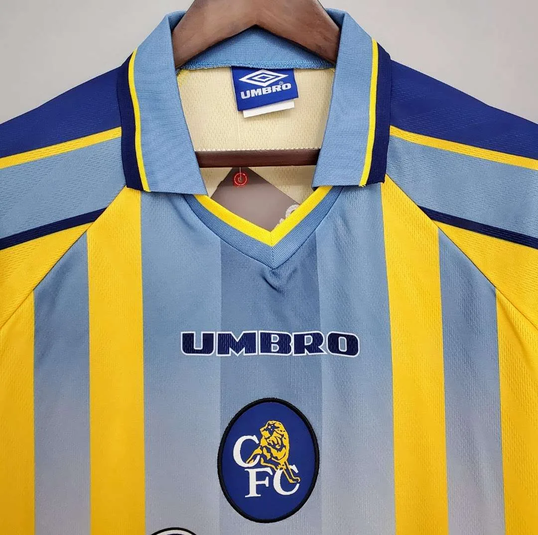 Zoom sur le col et les logos du maillot vintage Chelsea Extérieur 1996/1998