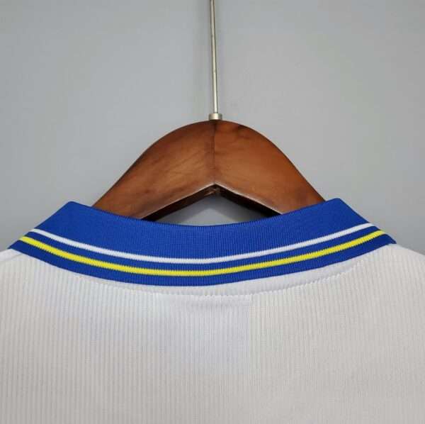 Présente le col du maillot vintage Chelsea Extérieur 1998/2000