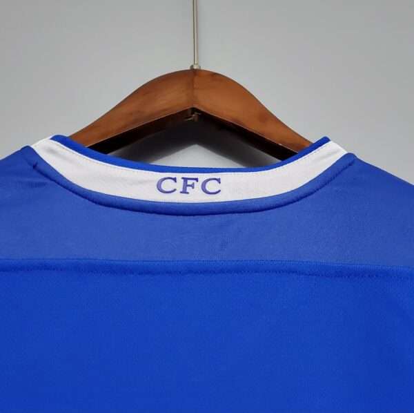 Présente le col du maillot vintage Chelsea Domicile 2003/2005