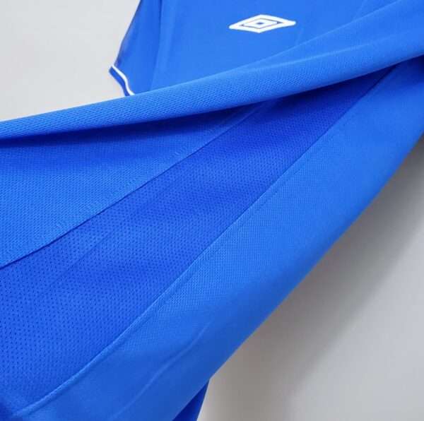 Zoom sur les coutures du maillot vintage Chelsea Domicile 2003/2005
