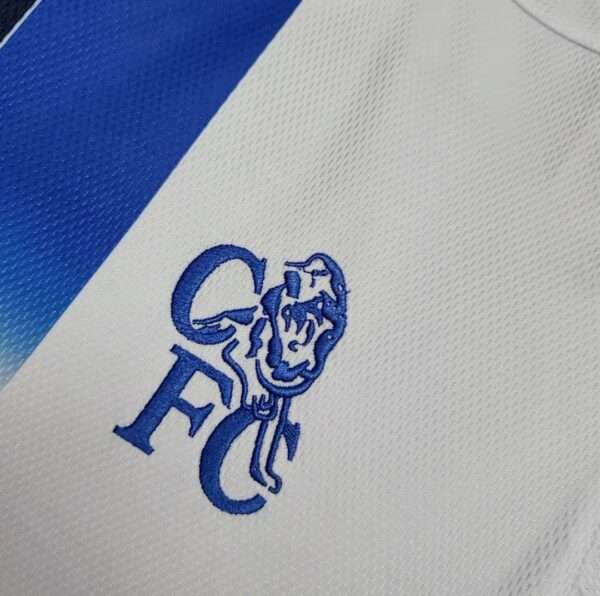 Zoom sur le logo du maillot vintage Chelsea Extérieur 2003/2005