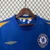 Zoom sur les logos et col du maillot vintage Chelsea Domicile "Centenaire" 2005/2006