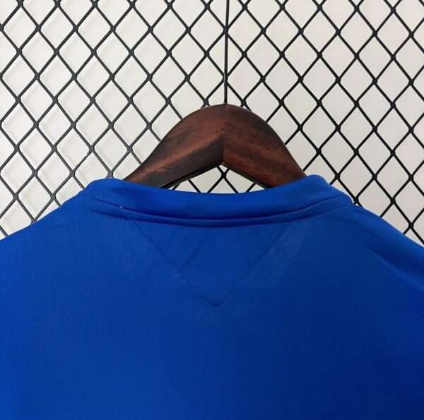 Zoom sur le col du maillot vintage Chelsea Domicile "Centenaire" 2005/2006