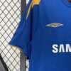 Zoom sur les logos et manche du maillot vintage Chelsea Domicile "Centenaire" 2005/2006