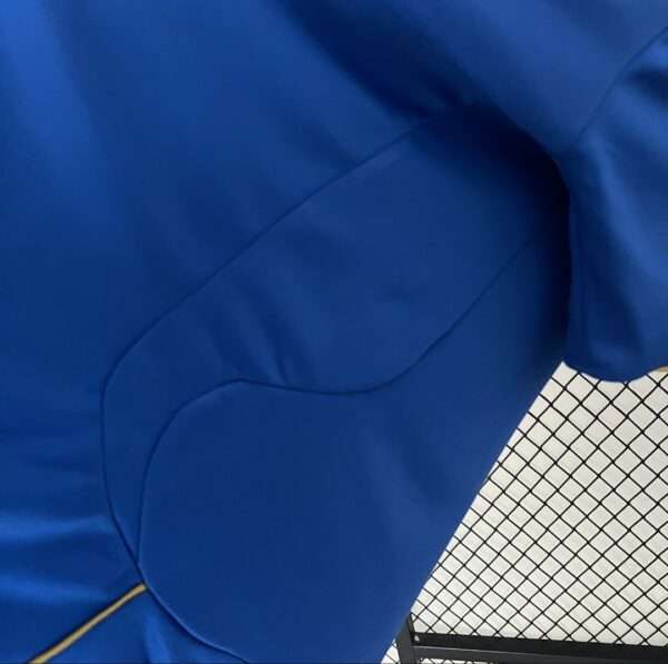 Zoom sur les coutures du maillot vintage Chelsea Domicile "Centenaire" 2005/2006