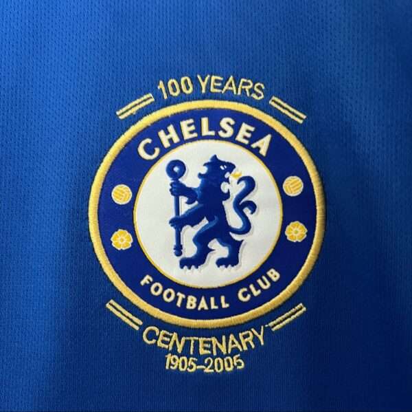 Zoom sur le logo du maillot vintage Chelsea Domicile "Centenaire" 2005/2006