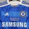 Zoom sur les logos et col du maillot vintage Chelsea Finale Ligue des Champions 2012